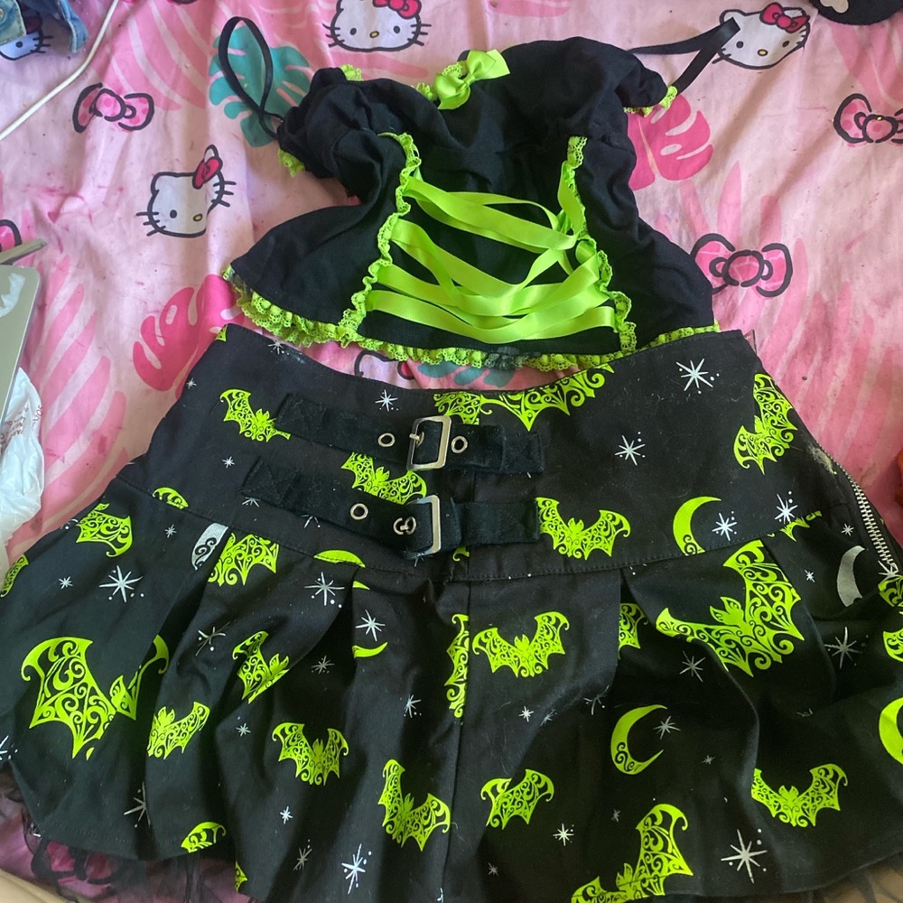 TWO PIECE SKIRT AND CROP TOP SET NEVER WORN